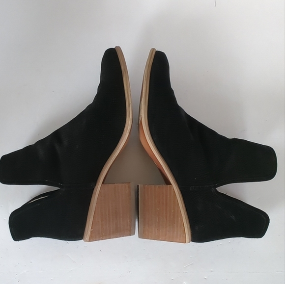 BP Leather Block Heel Ankle Bootie in Black Leather Boots size 8 Chunky Heel - Picture 12 of 12